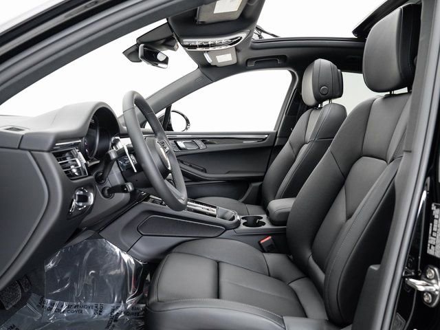 Certified 2025 Porsche Macan image 8