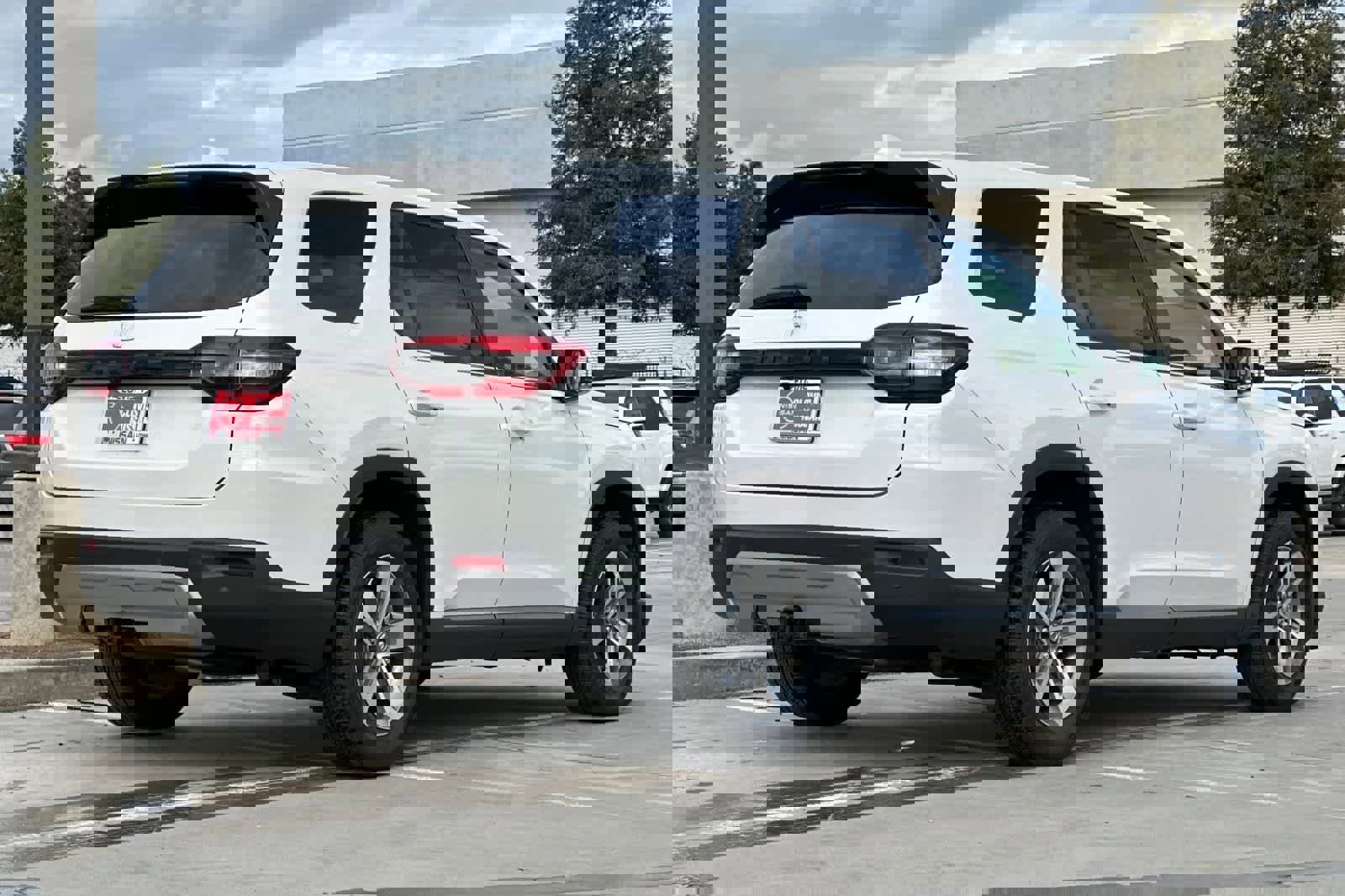 Used 2024 Honda Pilot EX-L image 3