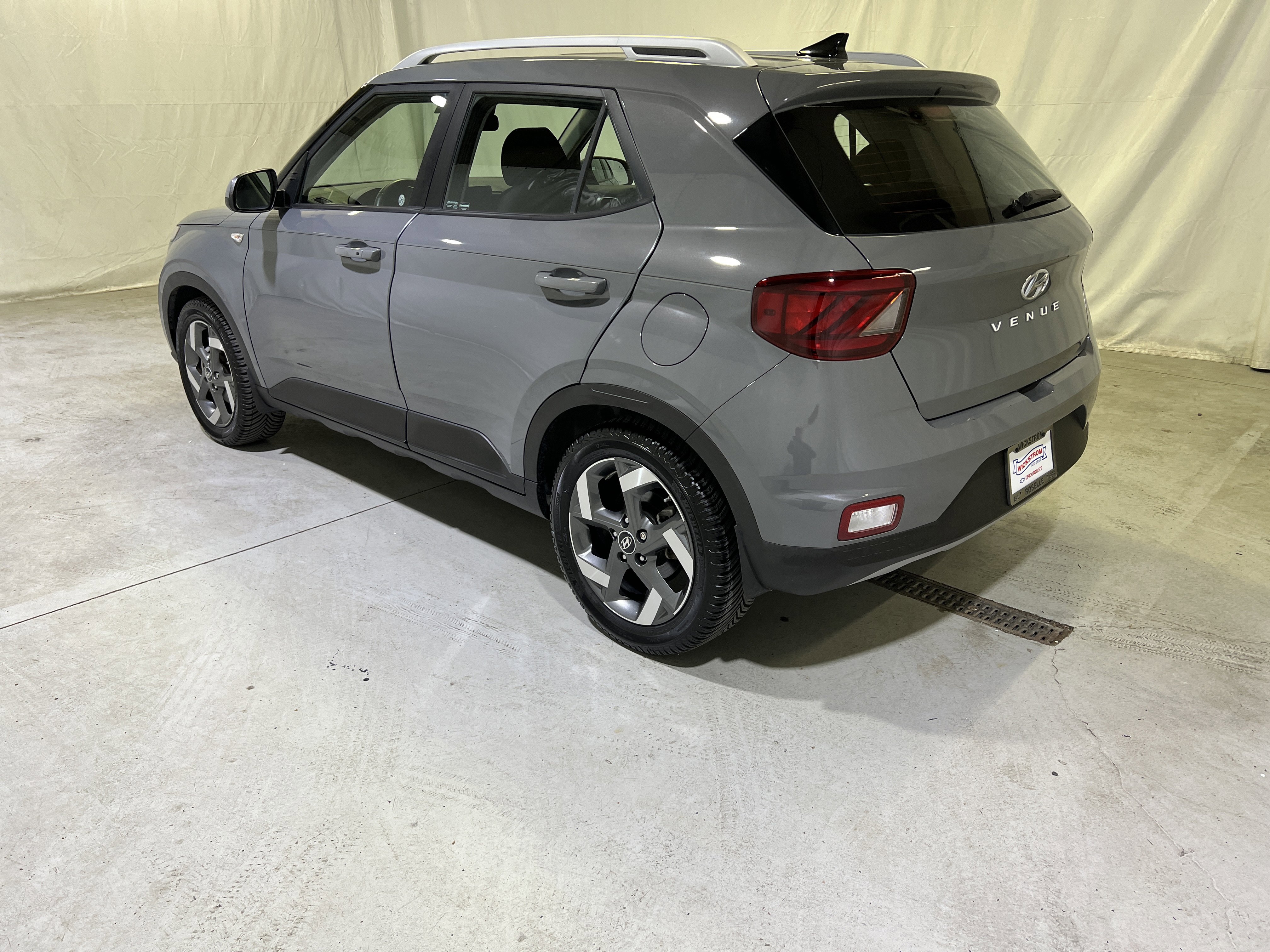 Used 2021 Hyundai Venue SEL w/ Premium Package FWD image 8