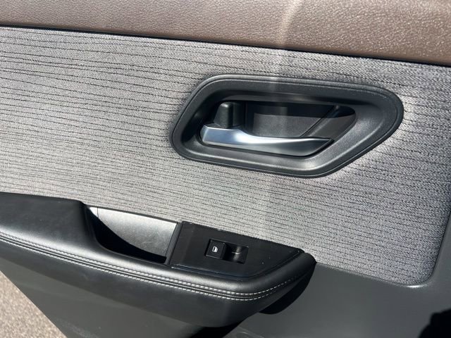 Used 2023 Nissan Rogue SV image 28