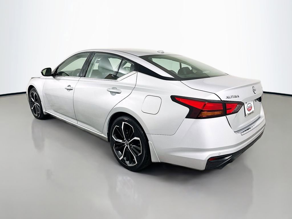 Used 2023 Nissan Altima 2.5 SR w/ SR Premium Package image 7