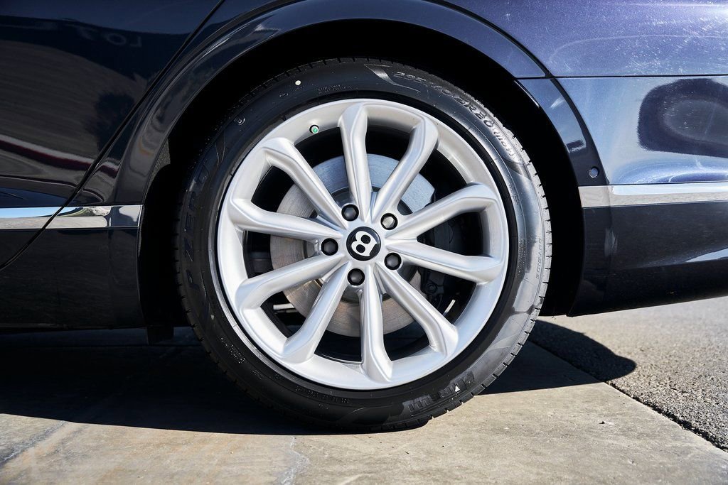 Used 2024 Bentley Flying Spur V8 AWD/4WD image 19