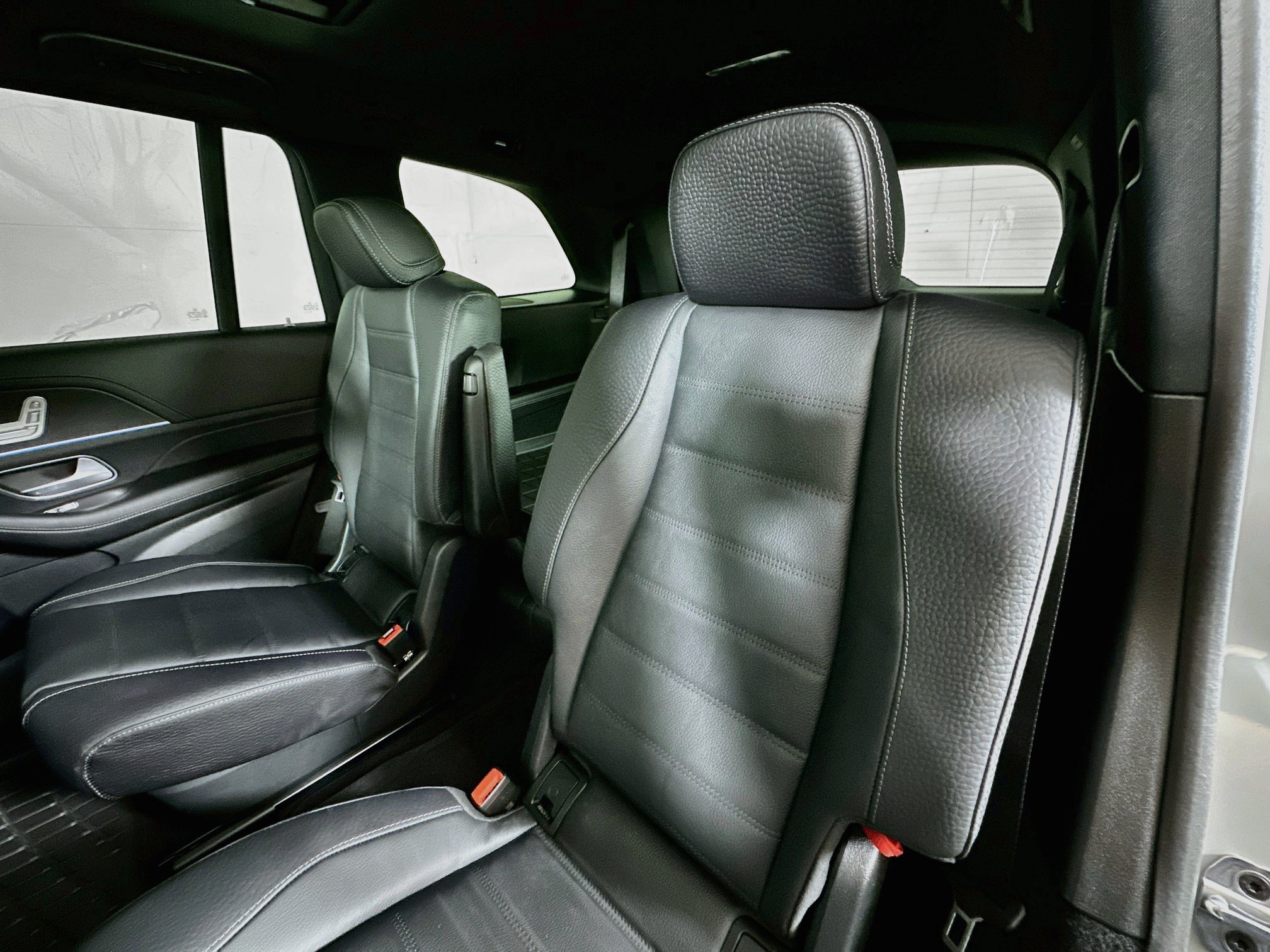 Used 2025 Mercedes-Benz GLS 580 4MATIC image 25