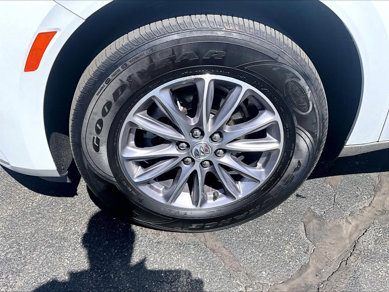 Used 2023 Buick Enclave Essence AWD/4WD image 7