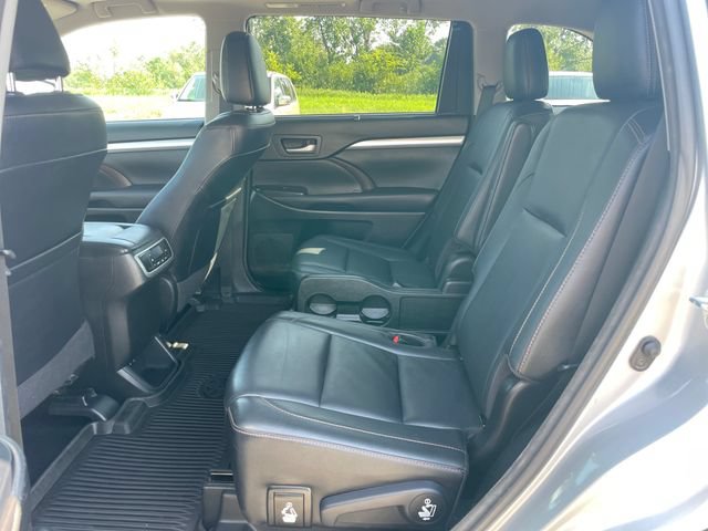 Used 2017 Toyota Highlander XLE AWD/4WD image 28