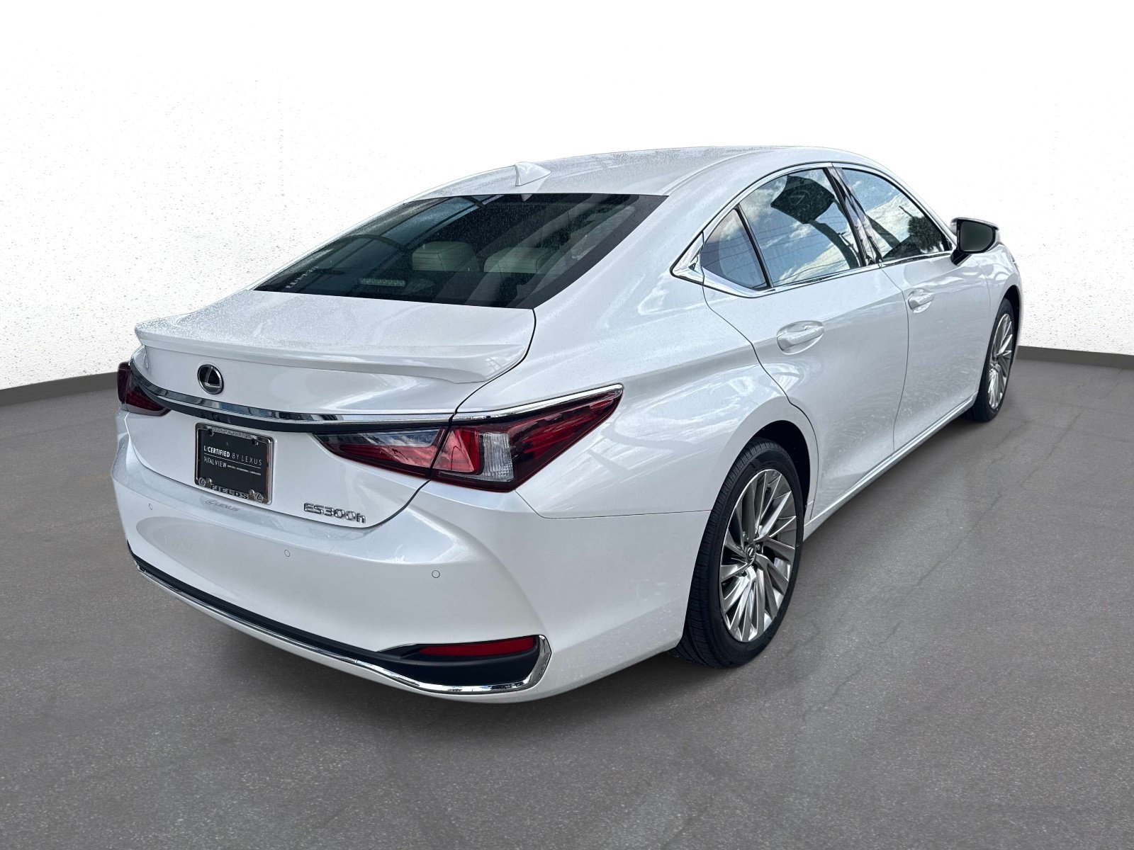 Certified 2023 Lexus ES 300h Ultra Luxury w/ Accessory Package (Z2) FWD image 3