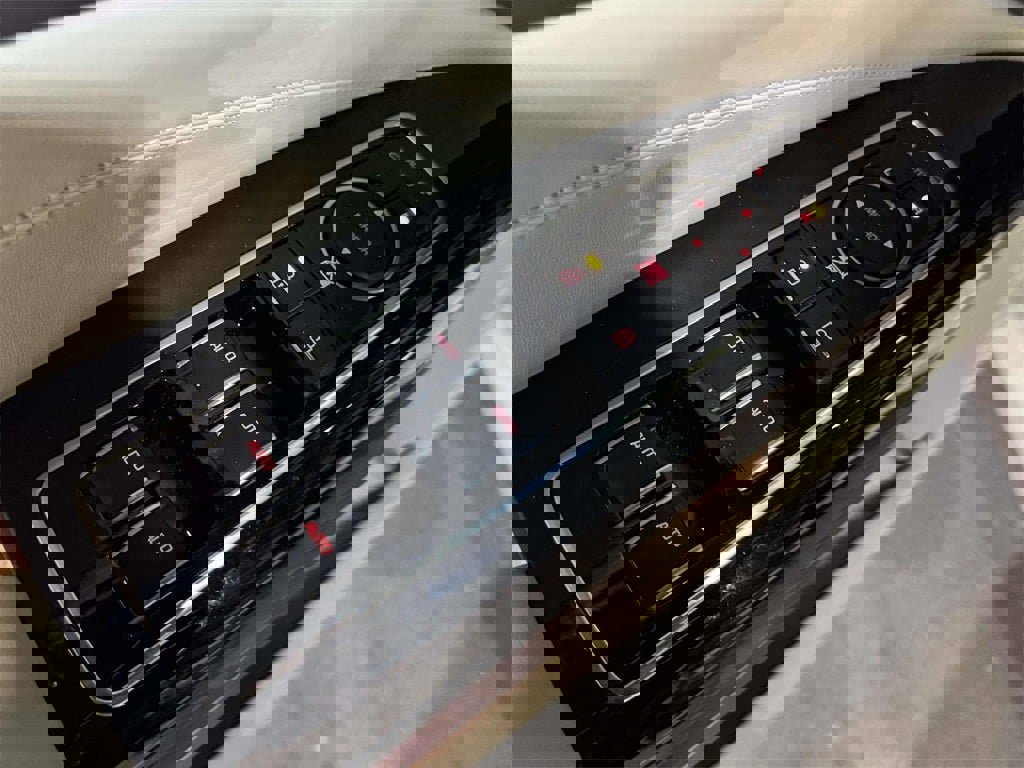 Used 2016 Kia K900 Luxury image 18