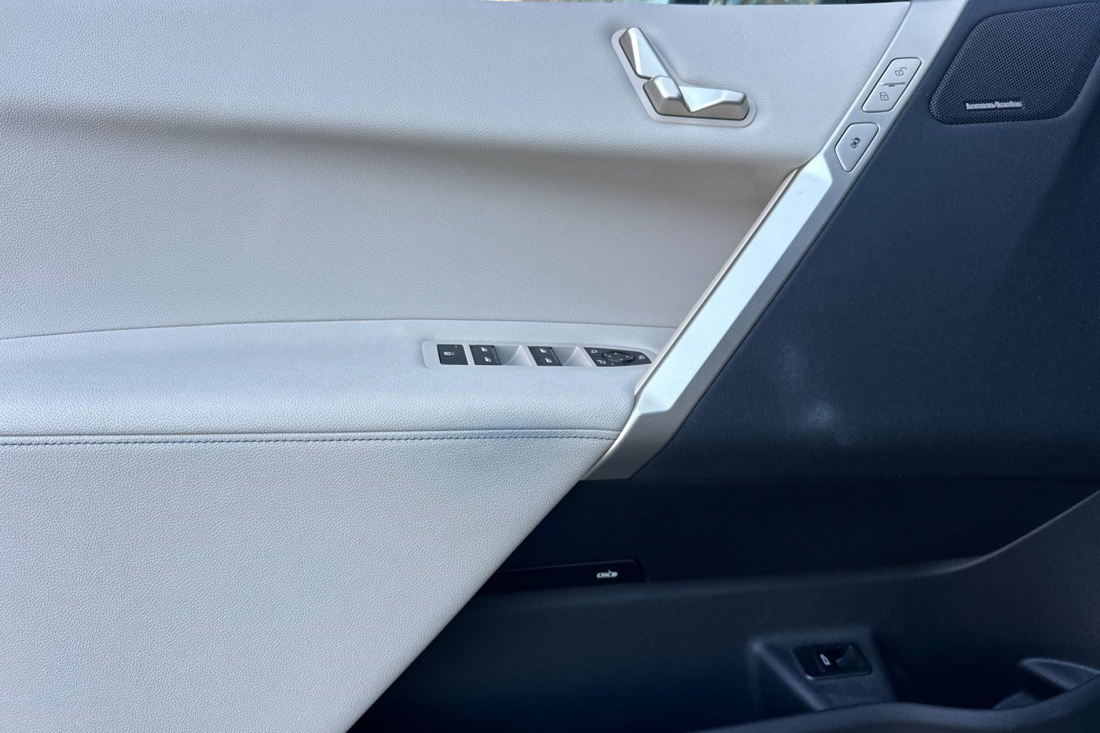 Certified 2024 BMW iX xDrive50 w/ Convenience Package image 12