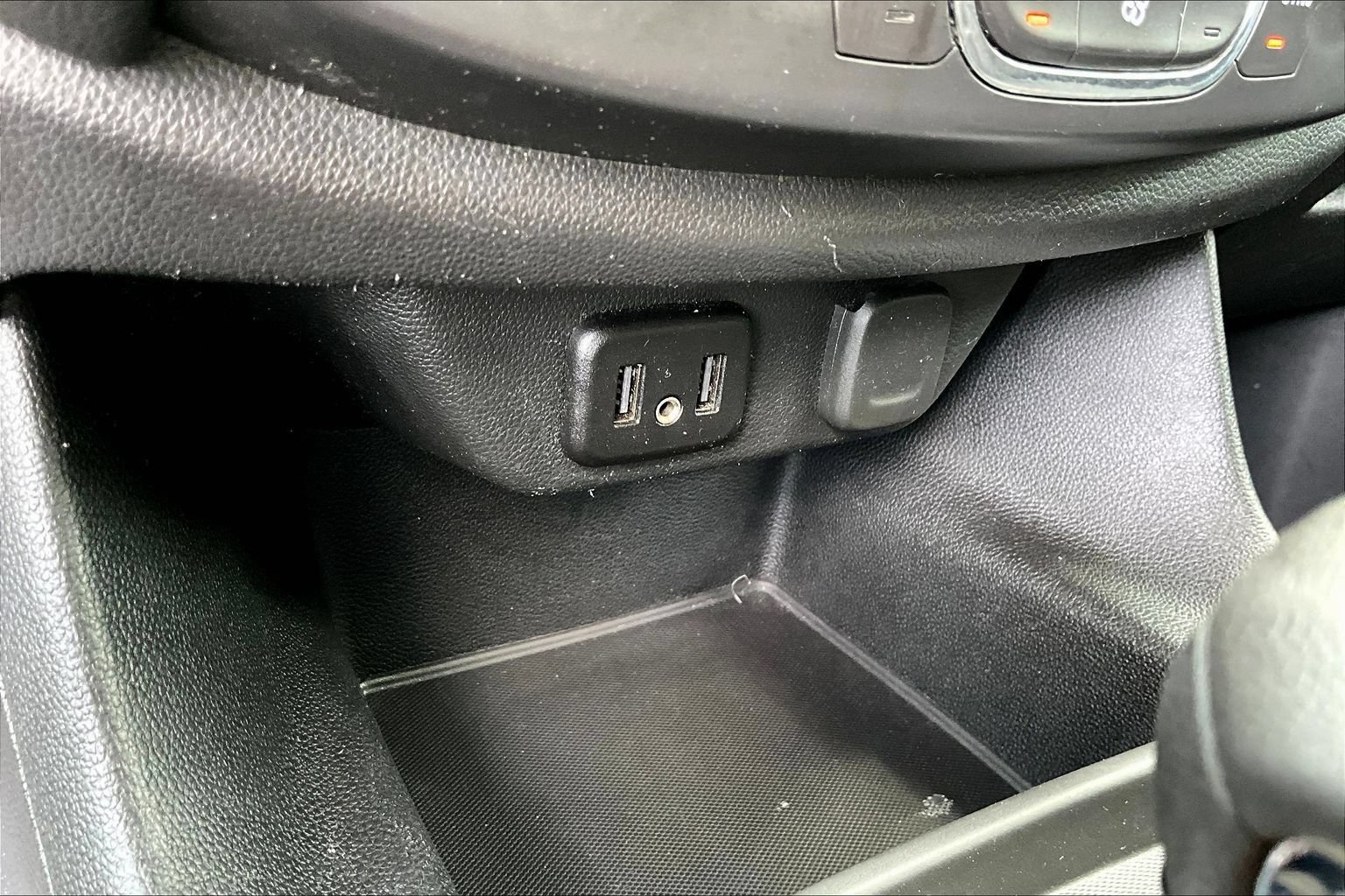 Used 2021 Chevrolet Traverse LS FWD image 14