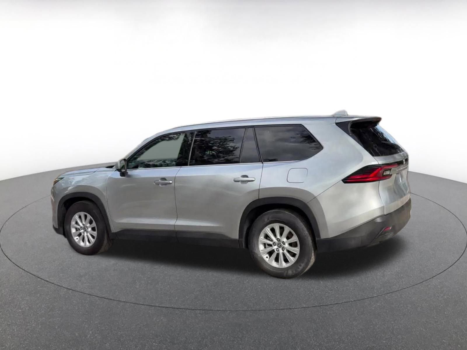 Used 2025 Toyota Grand Highlander FWD image 10