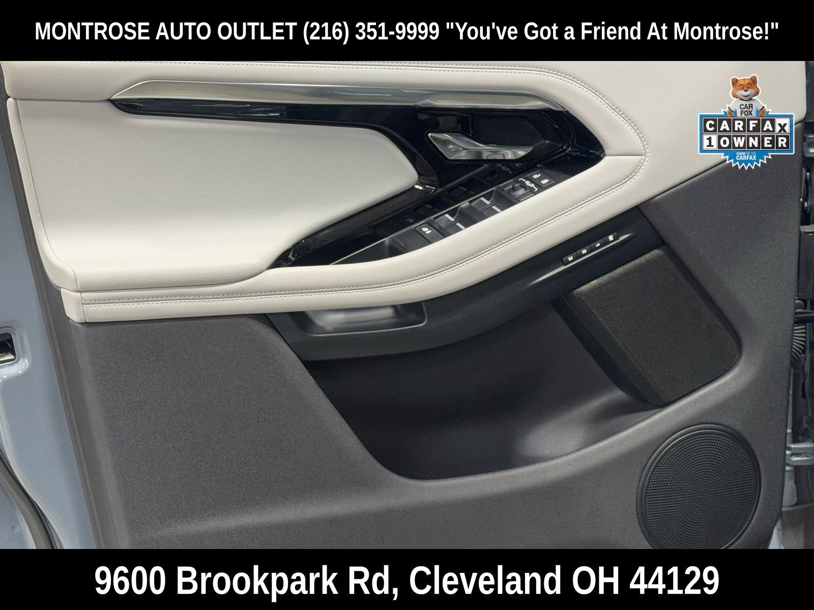 Used 2023 Land Rover Range Rover Evoque R-Dynamic SE image 11