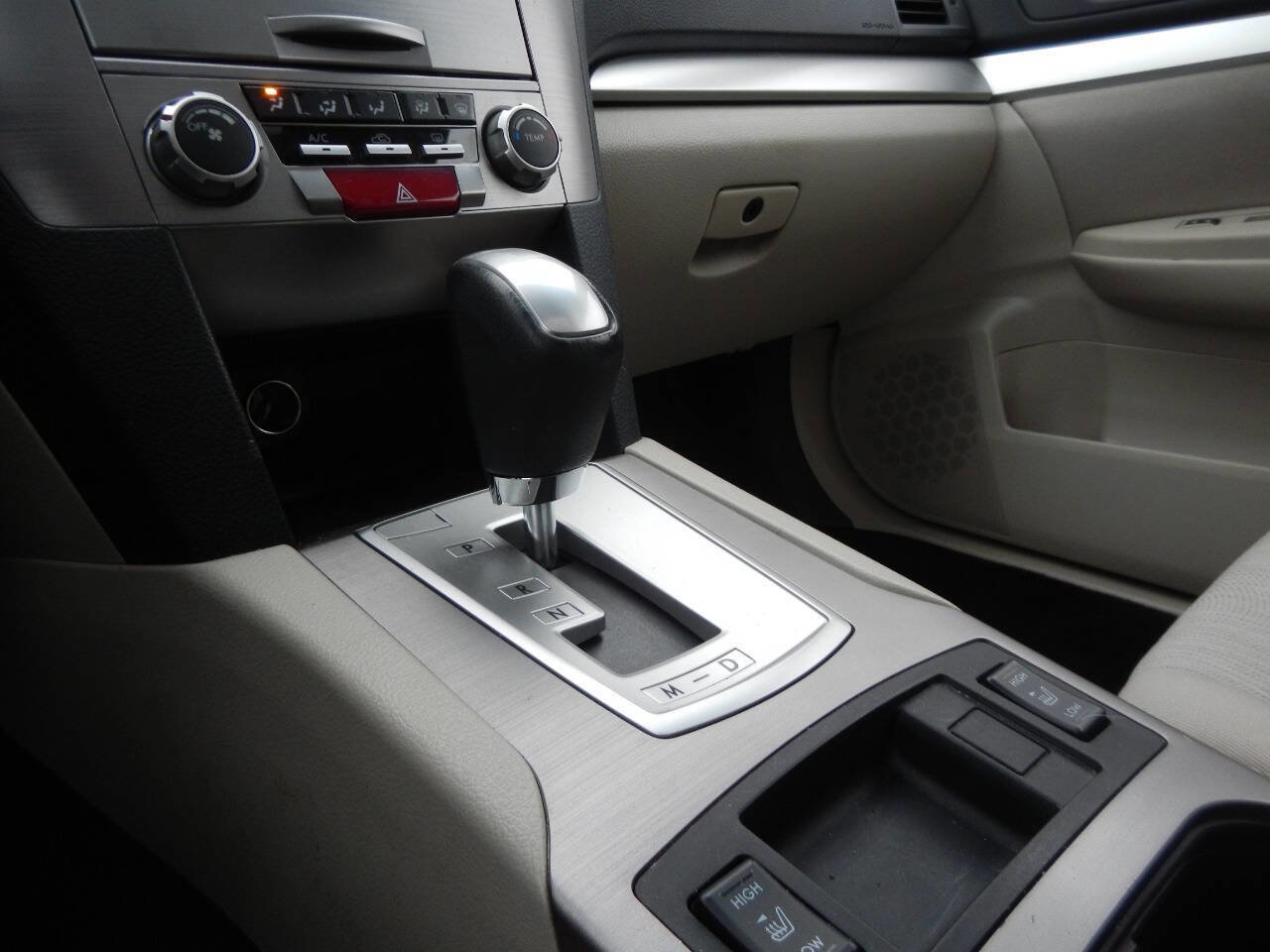 Used 2013 Subaru Outback 2.5i Premium AWD/4WD image 39