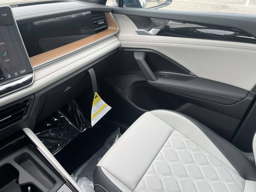New 2026 Volkswagen Tiguan SEL R-Line AWD/4WD image 24