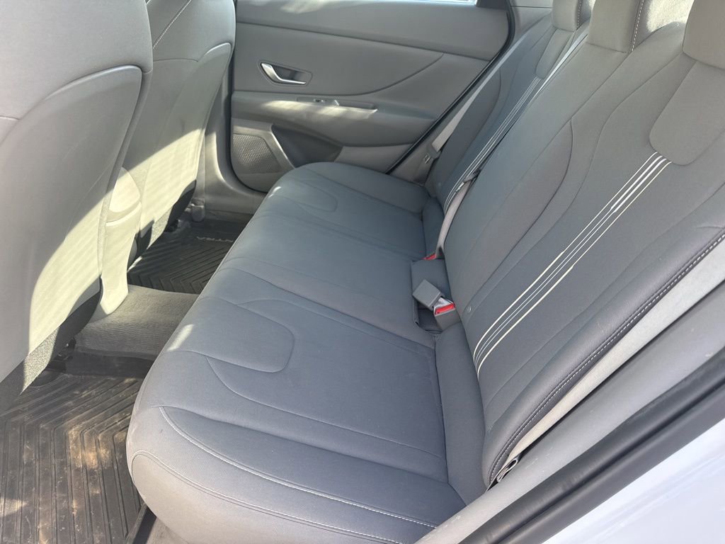 Used 2022 Hyundai Elantra Blue FWD image 11