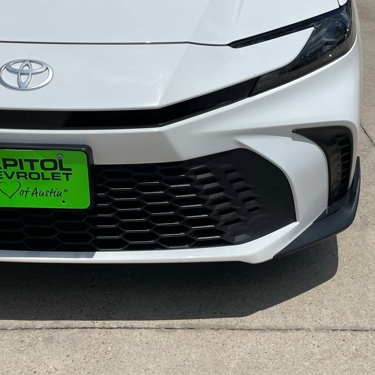 Used 2025 Toyota Camry SE FWD image 8