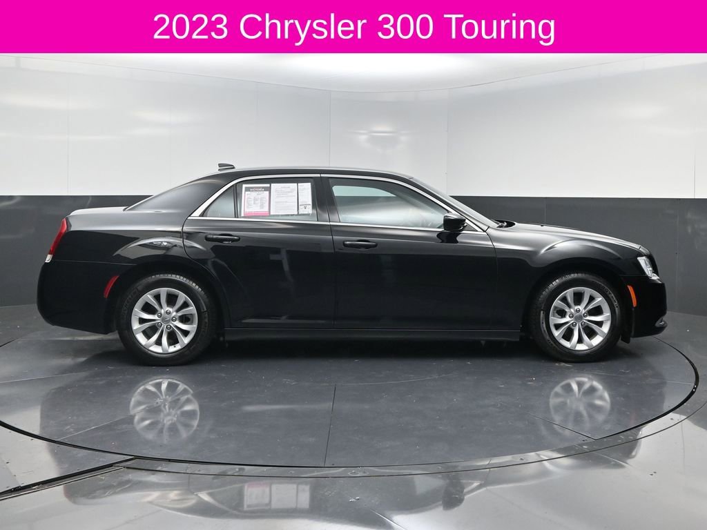 Used 2023 Chrysler 300 Touring image 4