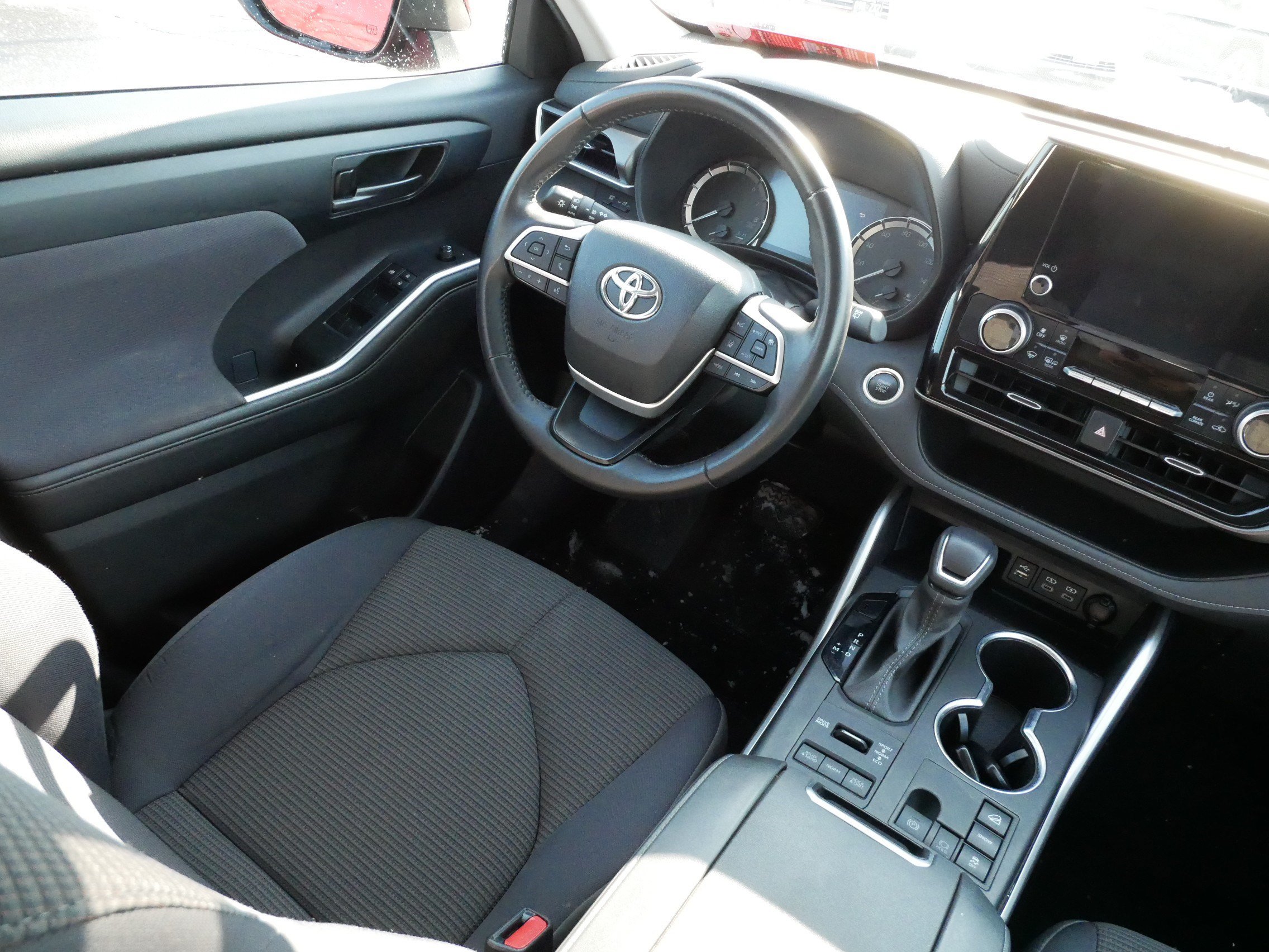 Certified 2024 Toyota Highlander LE AWD/4WD image 9