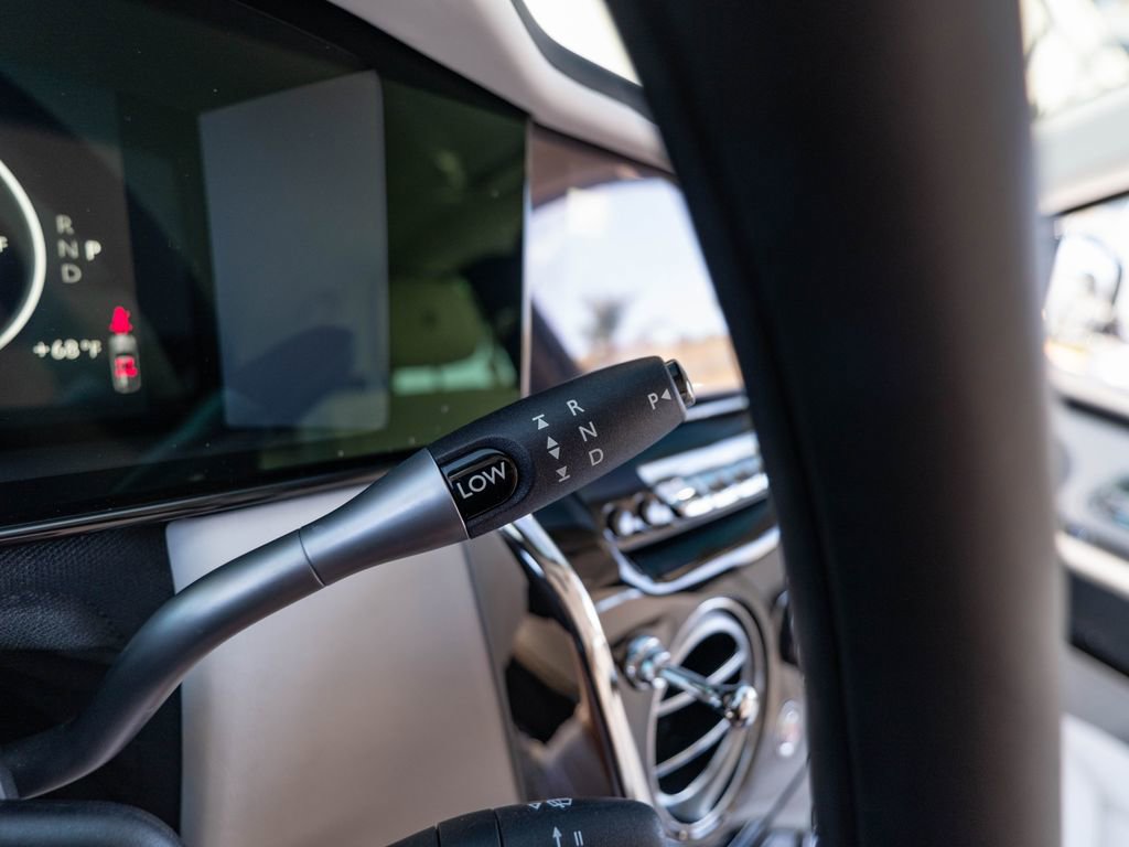 Used 2025 Rolls-Royce Cullinan image 24