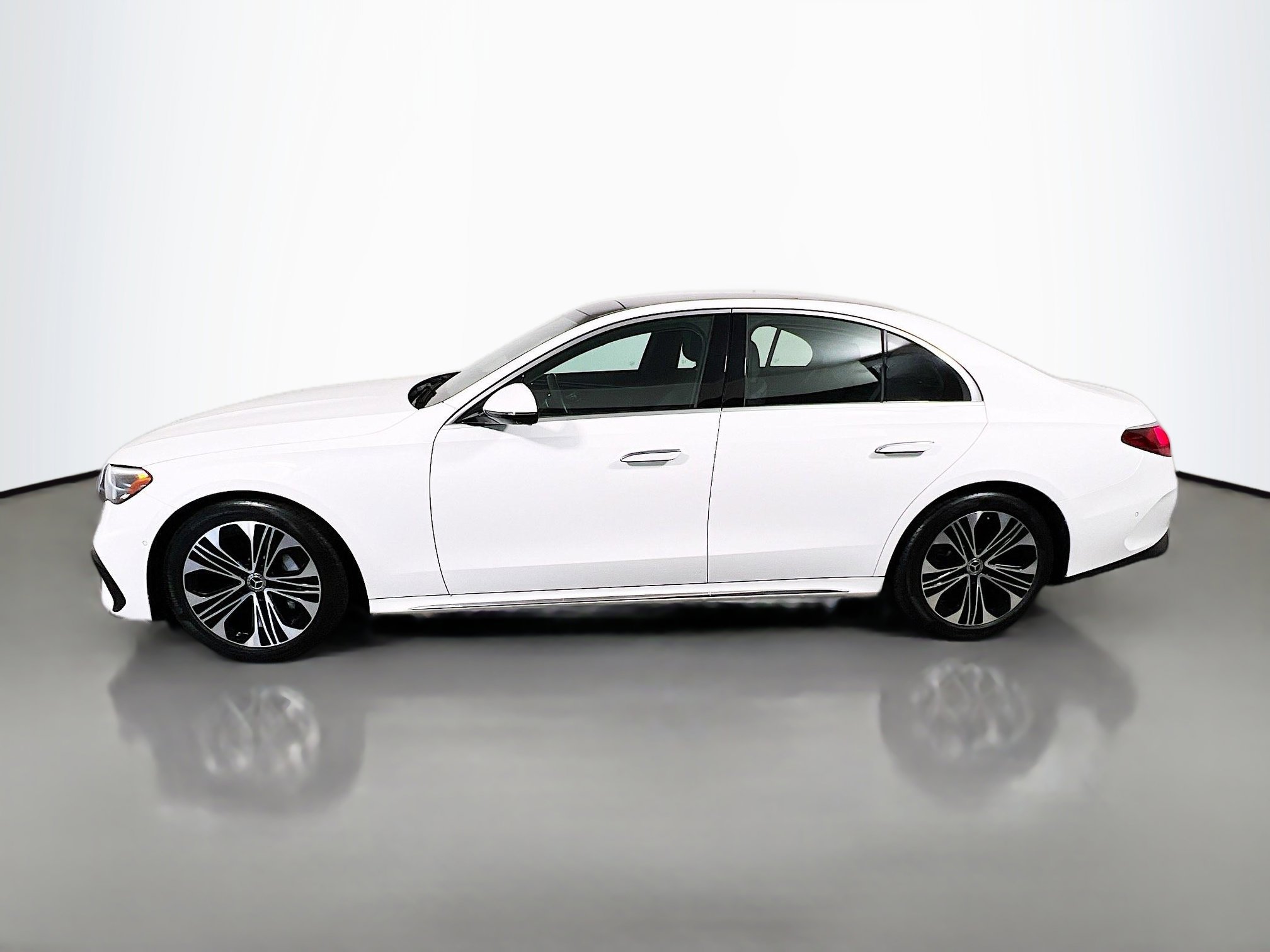 Used 2024 Mercedes-Benz E 350 4MATIC Sedan image 9