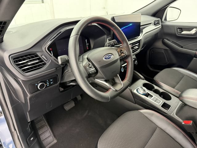 Used 2025 Ford Escape ST-Line w/ Tech Pack #1 FWD image 9
