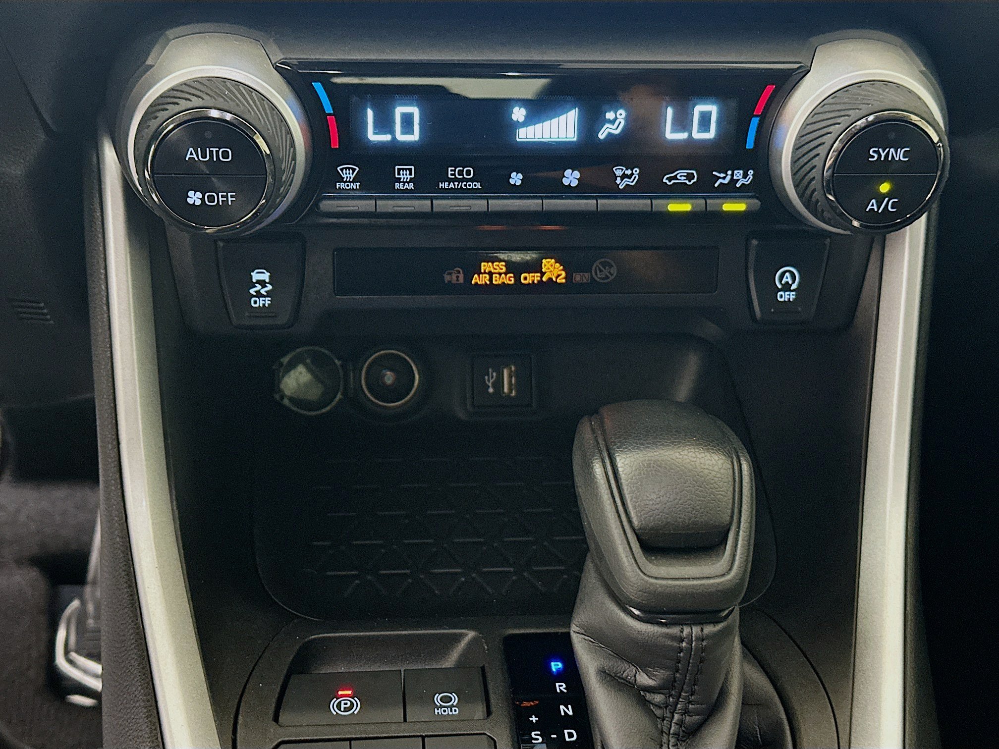 Used 2024 Toyota RAV4 XLE FWD image 23