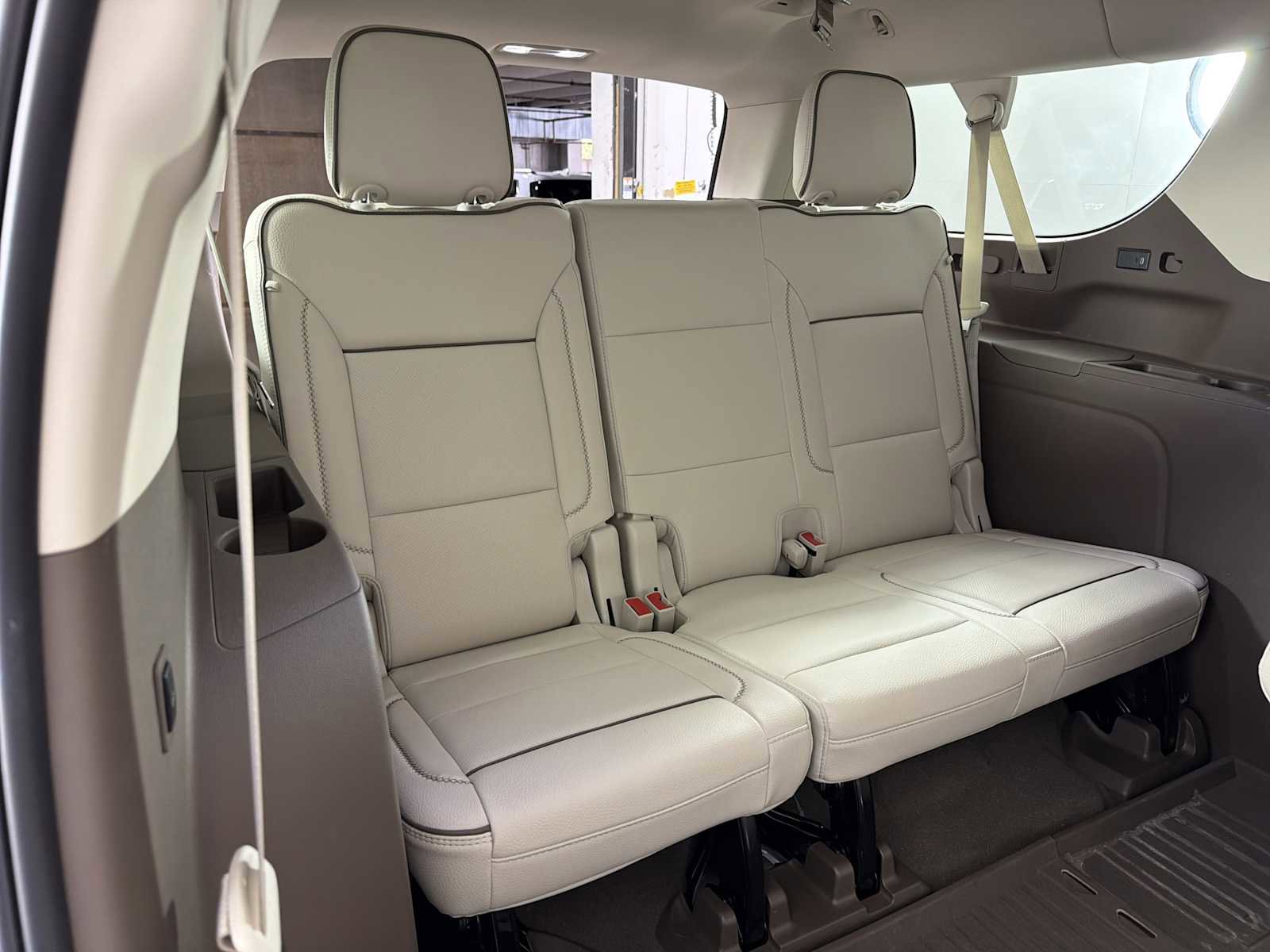 Used 2023 GMC Yukon XL Denali AWD/4WD image 14