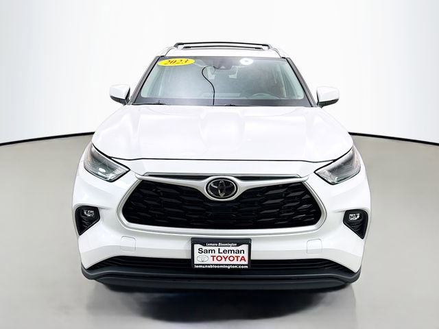 Used 2023 Toyota Highlander XLE image 2