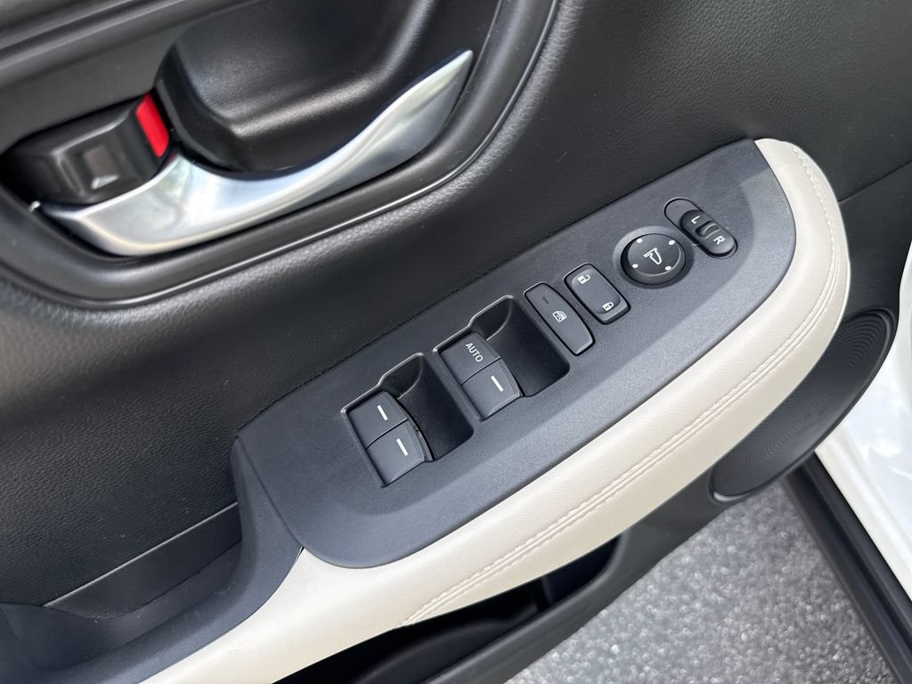 Certified 2025 Honda HR-V LX image 10