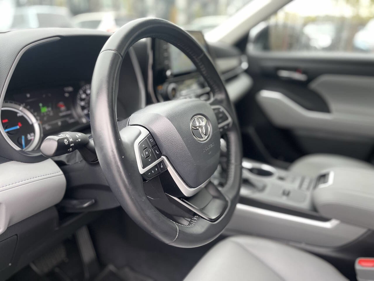 Used 2022 Toyota Highlander XLE image 23