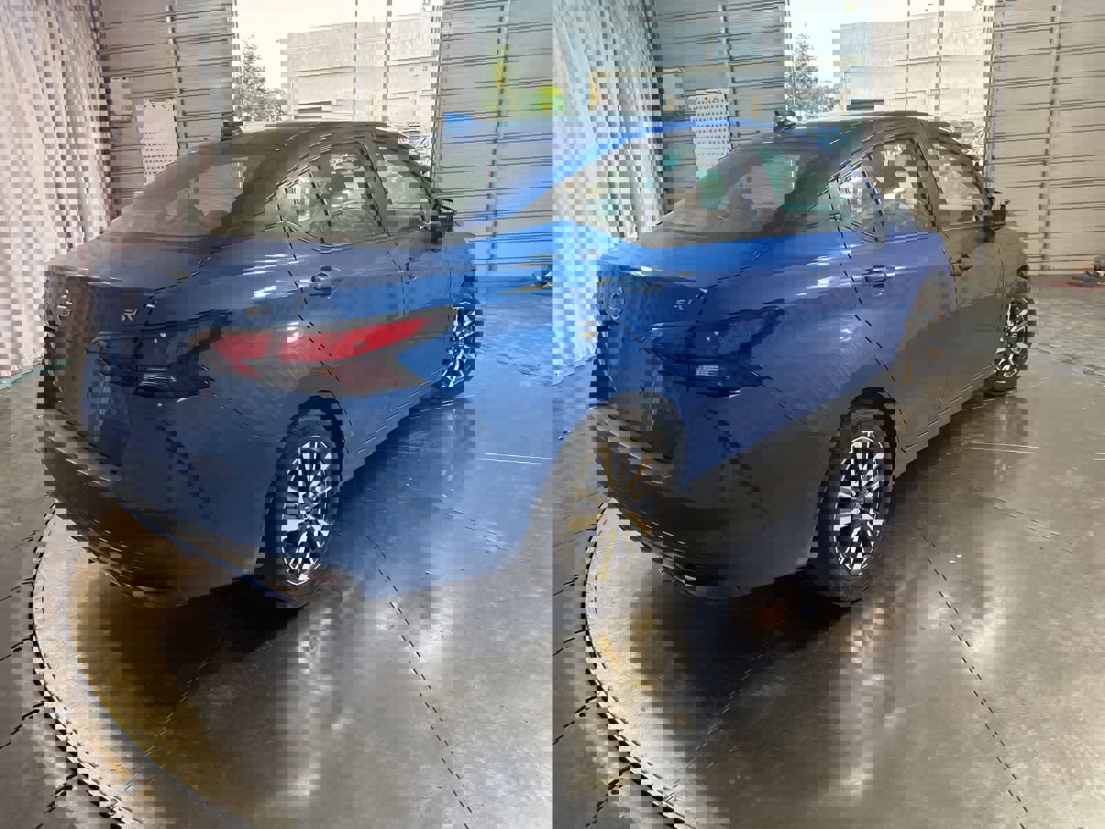 Used 2021 Nissan Versa SV image 5