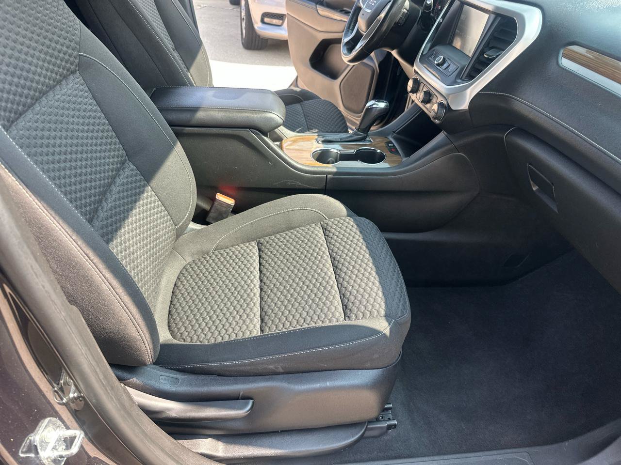 Used 2017 GMC Acadia SLE FWD image 25