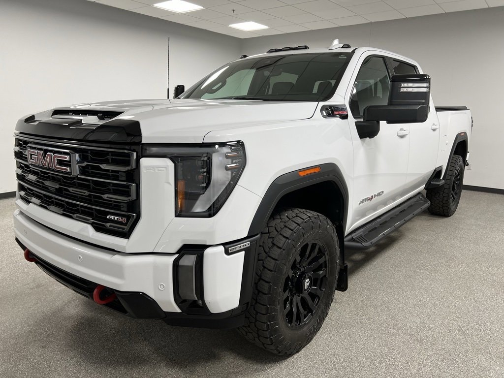 Used 2024 GMC Sierra 2500 AT4 w/ Technology Package image 2