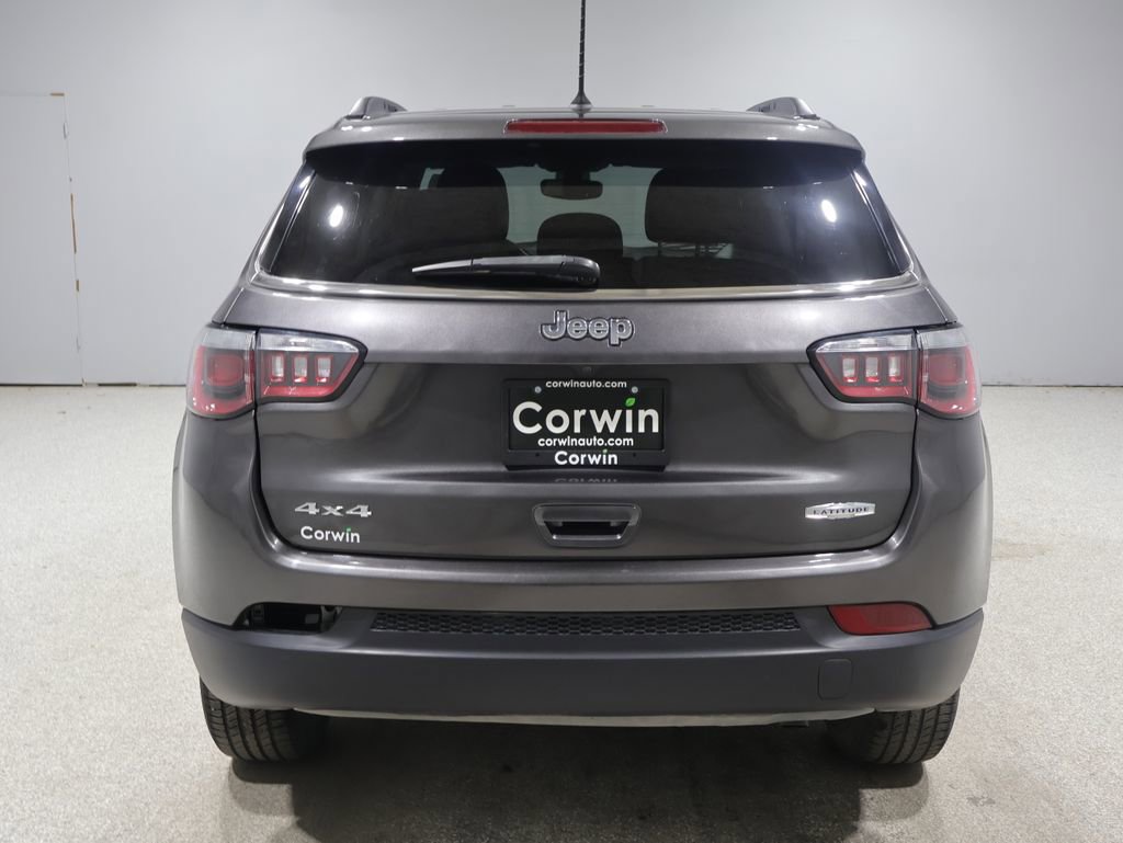 Used 2018 Jeep Compass Latitude w/ Cold Weather Group AWD/4WD image 3