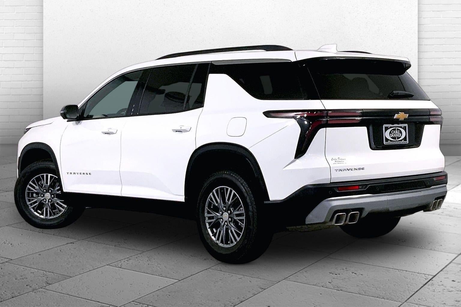 Used 2026 Chevrolet Traverse LT w/ Driver Confidence Package FWD image 11
