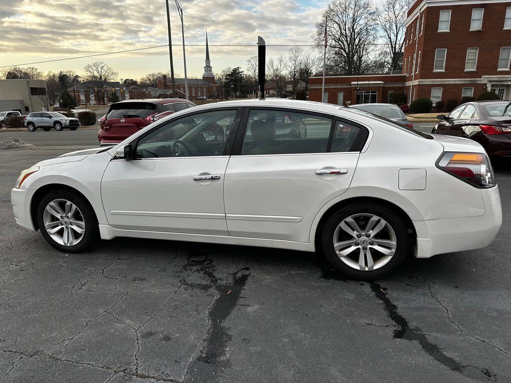 Used 2012 Nissan Altima 3.5 SR FWD image 3