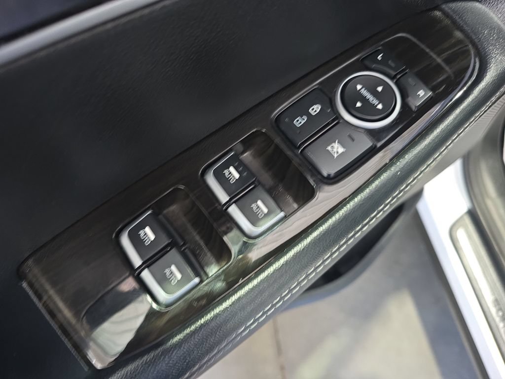Used 2020 Kia Sorento FWD V6 image 11