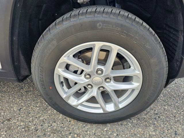 Used 2025 Jeep Grand Cherokee Laredo X w/ Luxury Tech Group I image 5