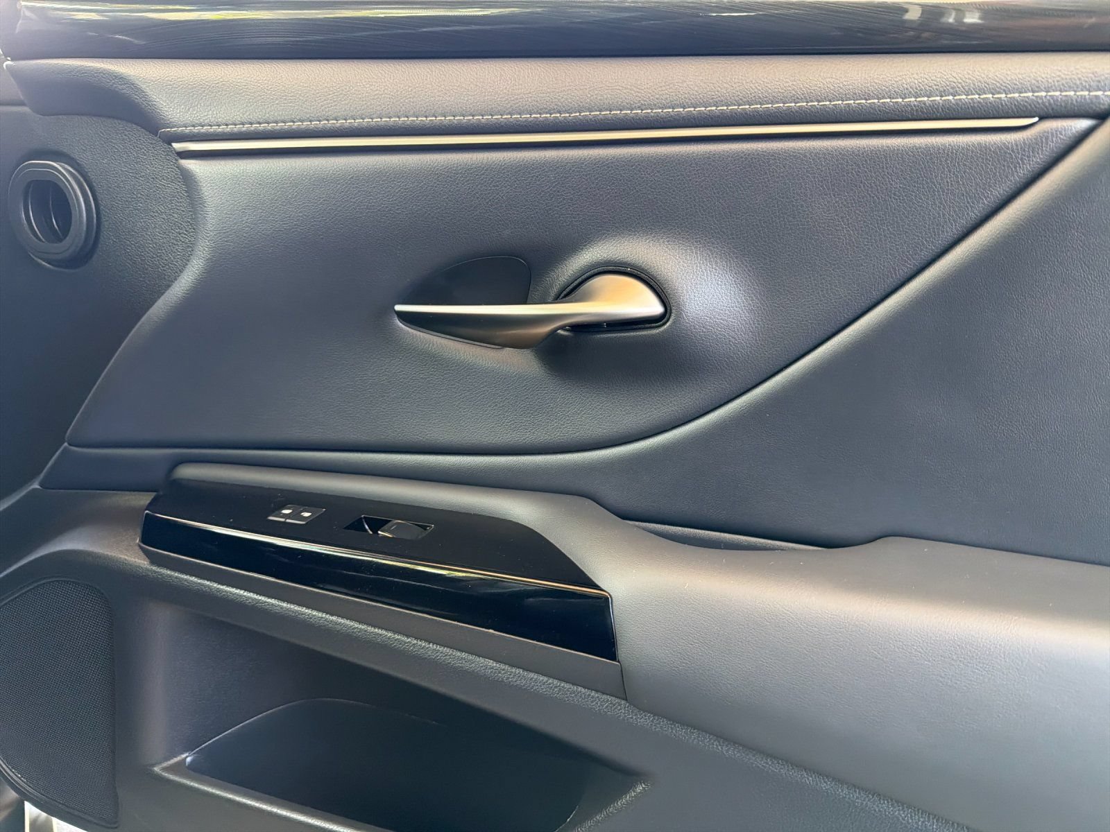 Used 2022 Lexus ES 350 w/ Accessory Package FWD image 19