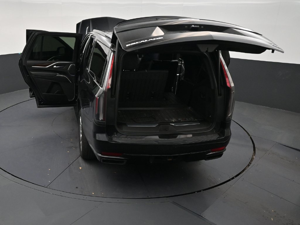 Used 2023 Cadillac Escalade Premium Luxury AWD/4WD image 31