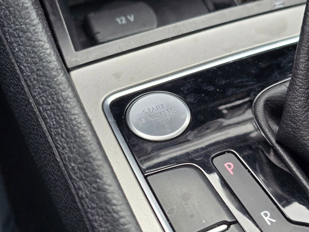 Used 2020 Volkswagen Passat 2.0T SE image 38