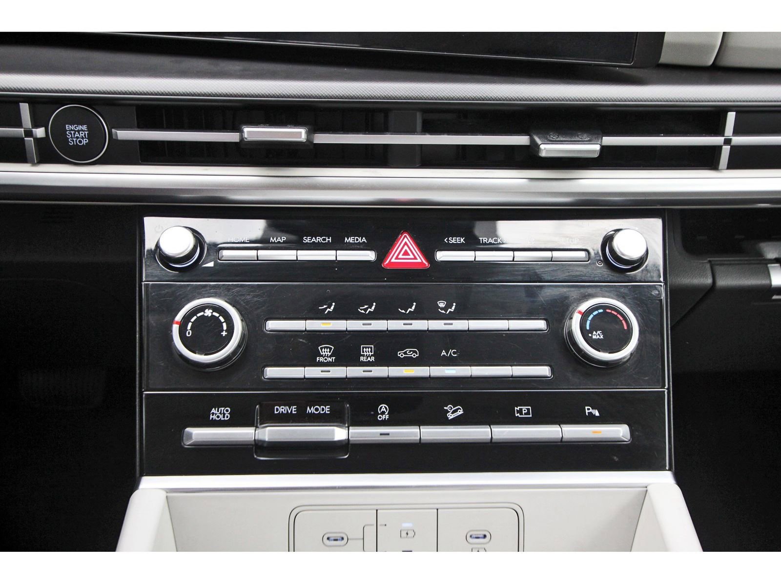 Used 2025 Hyundai Santa Fe SE image 27