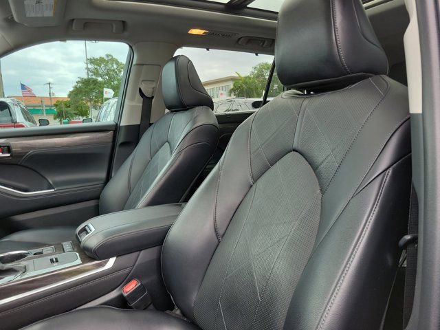 Used 2022 Toyota Highlander Platinum AWD/4WD image 15