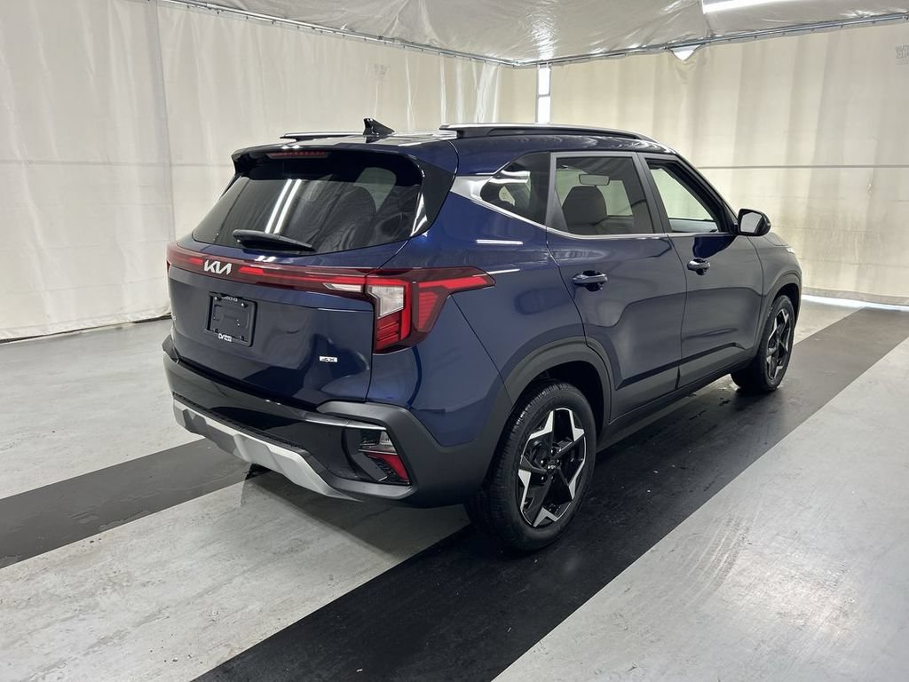 Used 2024 Kia Seltos EX AWD/4WD image 2