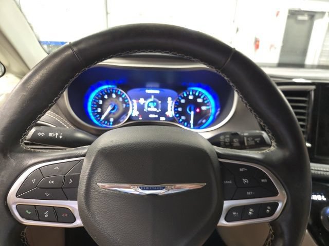 Used 2021 Chrysler Pacifica Touring-L w/ Premium & Safety Sphere Group AWD/4WD image 14