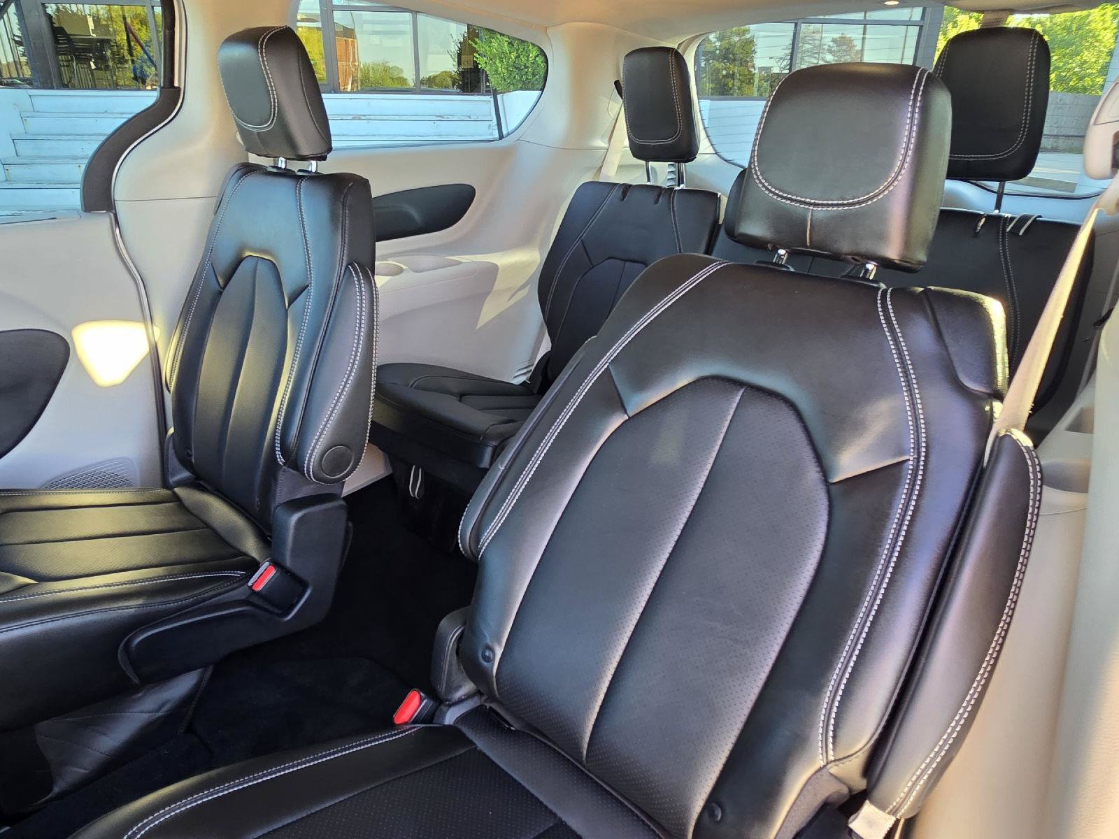 Used 2024 Chrysler Pacifica Touring-L FWD image 33