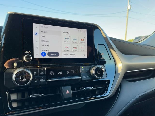 Used 2024 Toyota Highlander LE AWD/4WD image 37