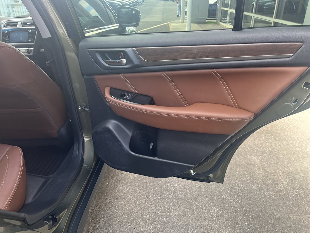 Used 2017 Subaru Outback 2.5i Touring AWD/4WD image 14