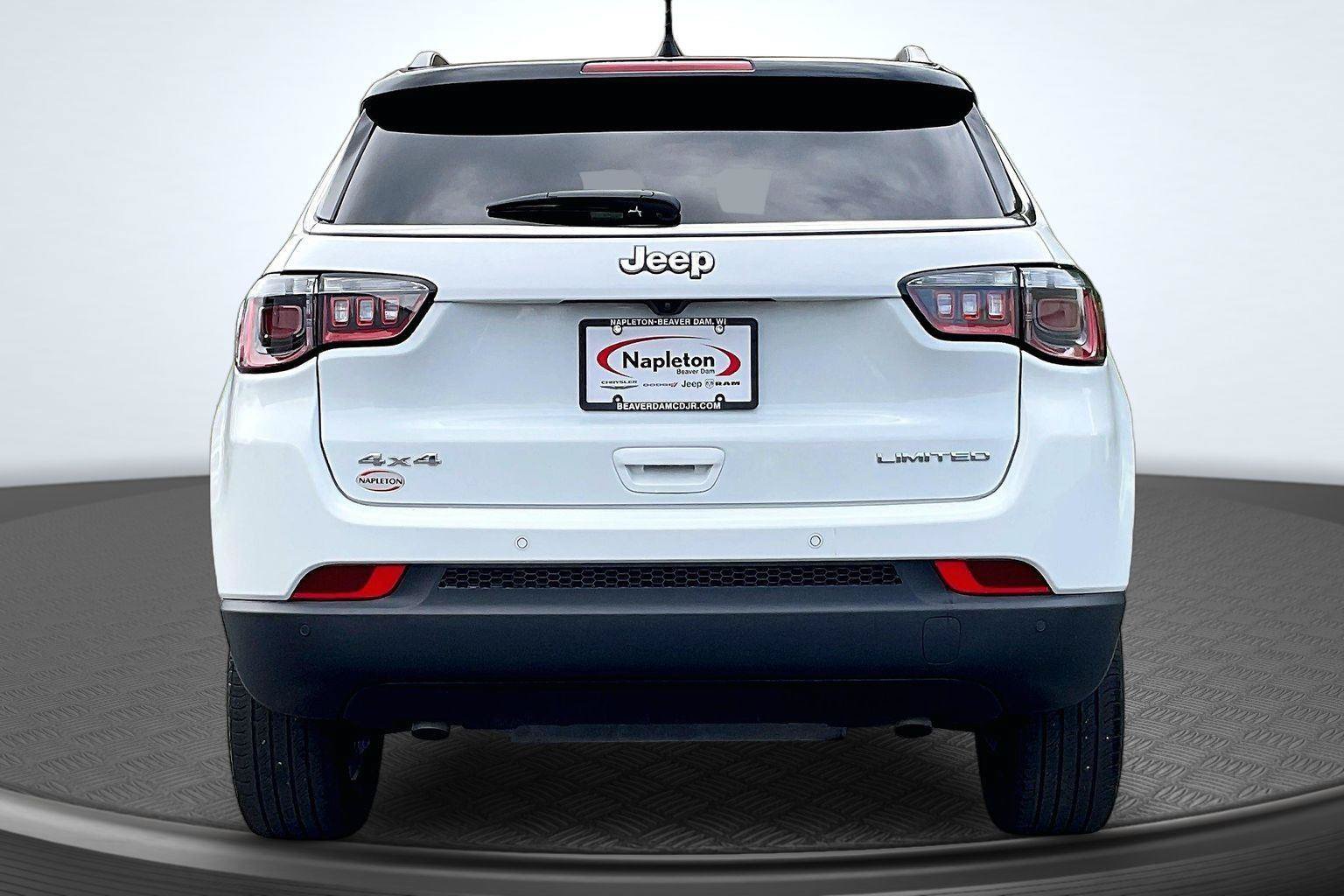 Used 2025 Jeep Compass Limited AWD/4WD image 4