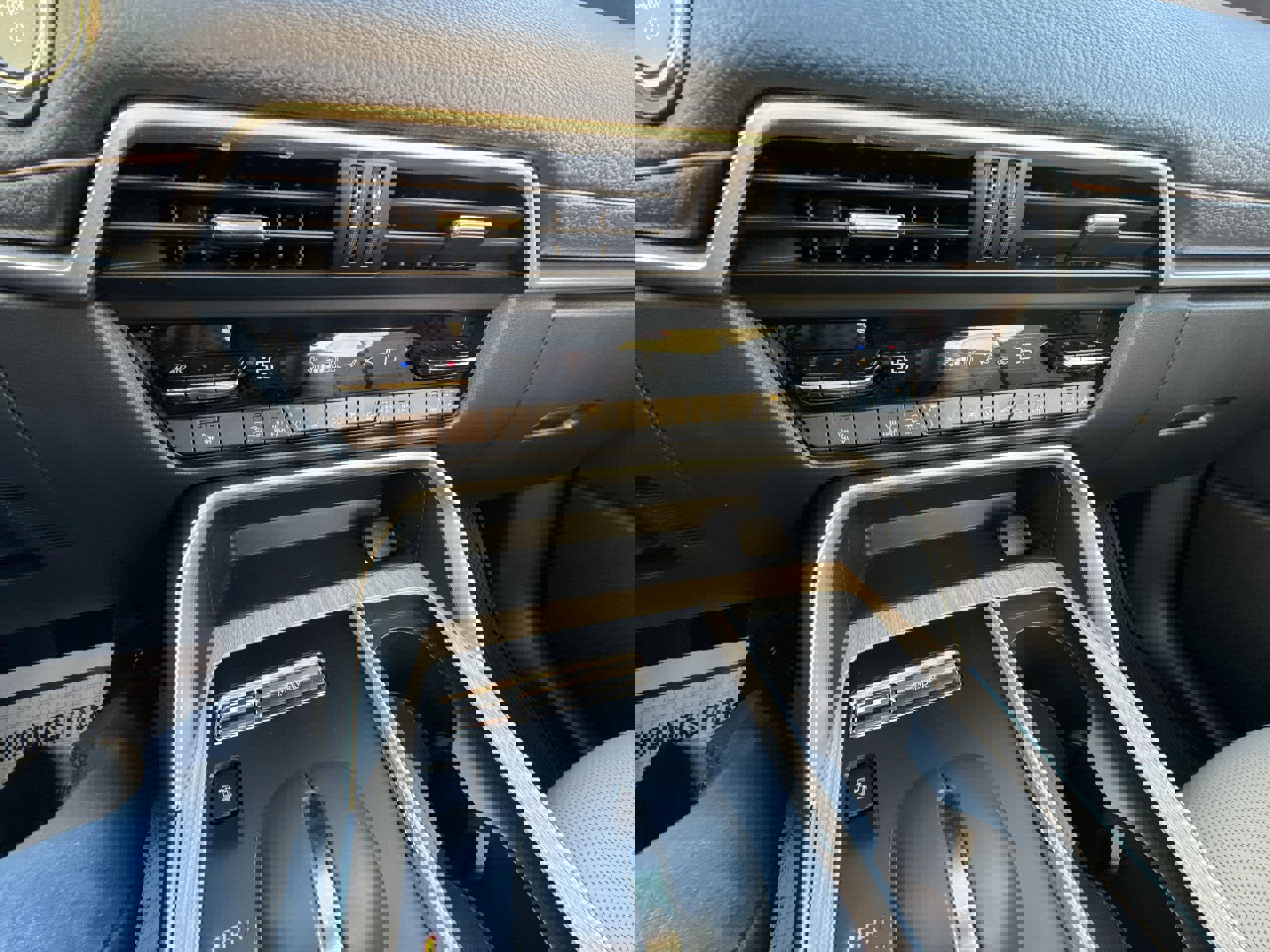 Used 2025 MAZDA CX-90 Plug-In Hybrid w/Premium Sport image 18