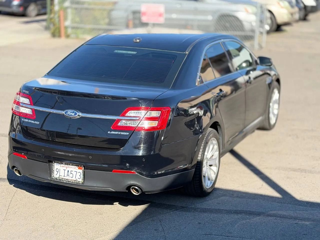 Used 2017 Ford Taurus Limited image 15